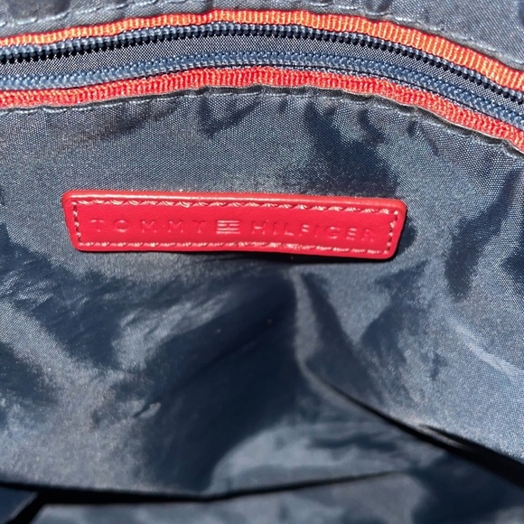 Tommy Hilfiger women’s handbag in like new condition. Mainly navy with white TH - Picture 8 of 10